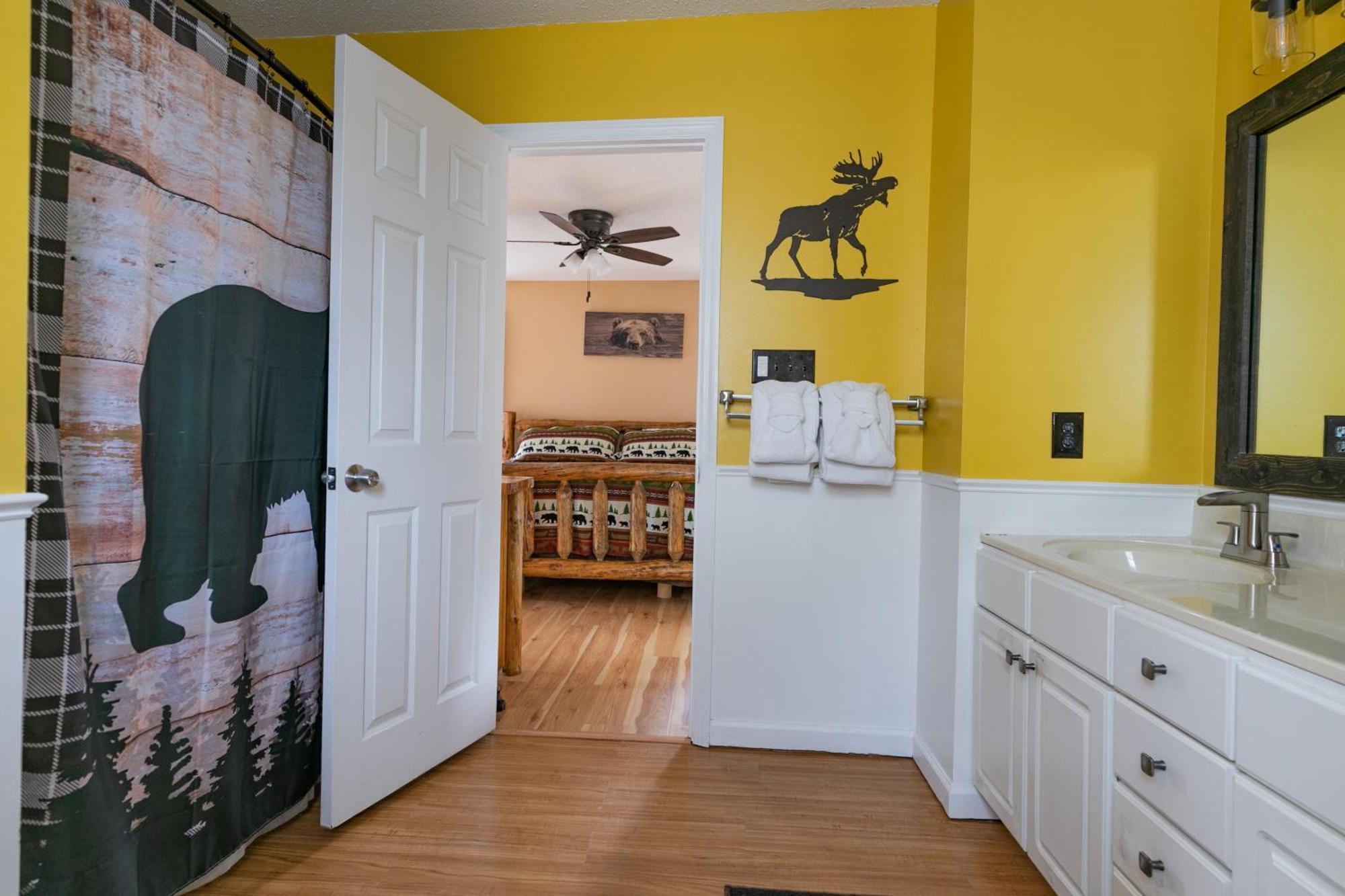 Heavenly View - Bear Themed Cabin, Hottub, Dog-Friendly, Near Gatlinburg Exterior photo