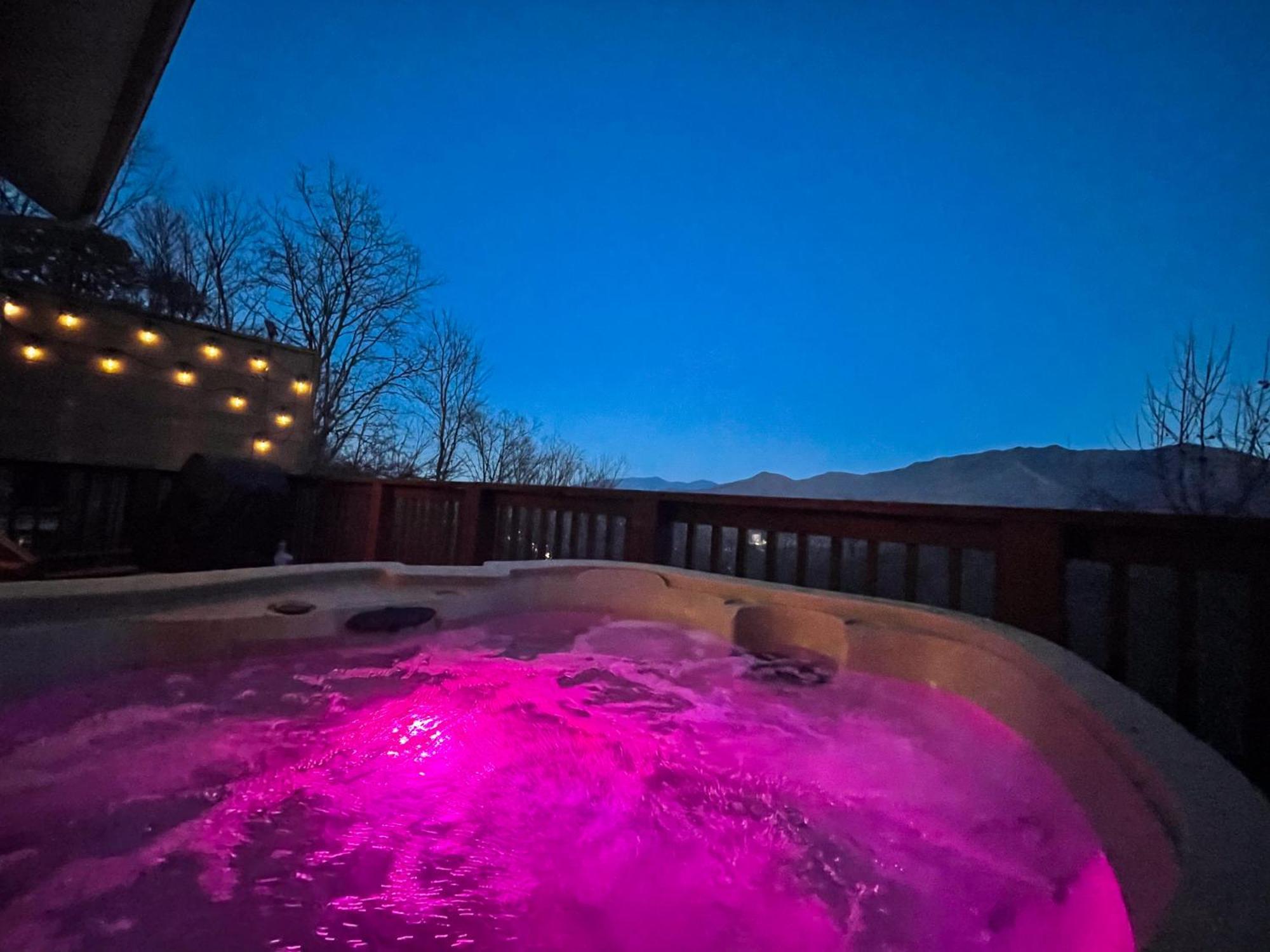 Heavenly View - Bear Themed Cabin, Hottub, Dog-Friendly, Near Gatlinburg Exterior photo