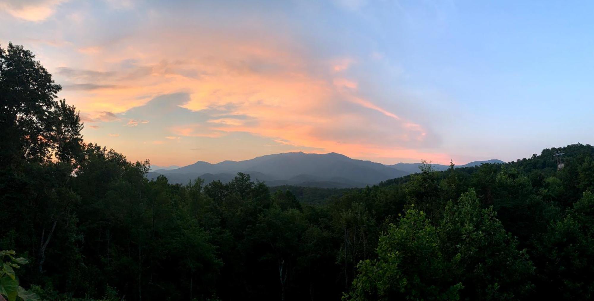 Heavenly View - Bear Themed Cabin, Hottub, Dog-Friendly, Near Gatlinburg Exterior photo